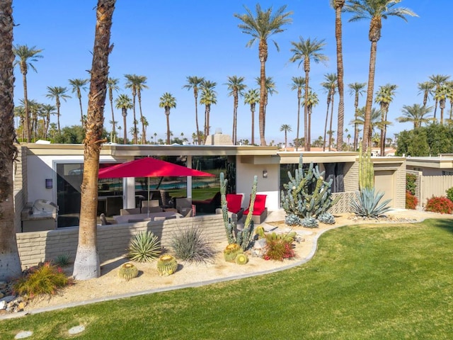 view of front of property with a front yard