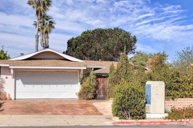 view of front facade featuring a garage