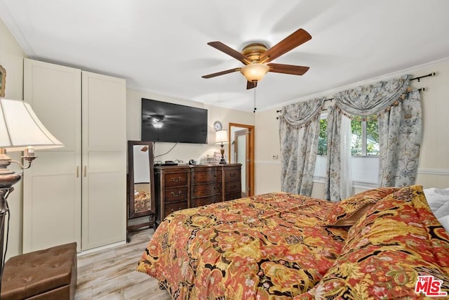 bedroom with crown molding, ceiling fan, and light hardwood / wood-style floors