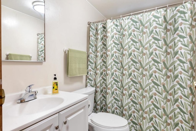 bathroom with a shower with curtain, vanity, and toilet