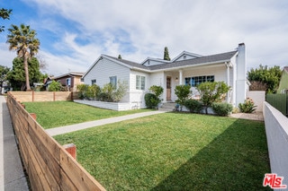 view of front of home with a front lawn