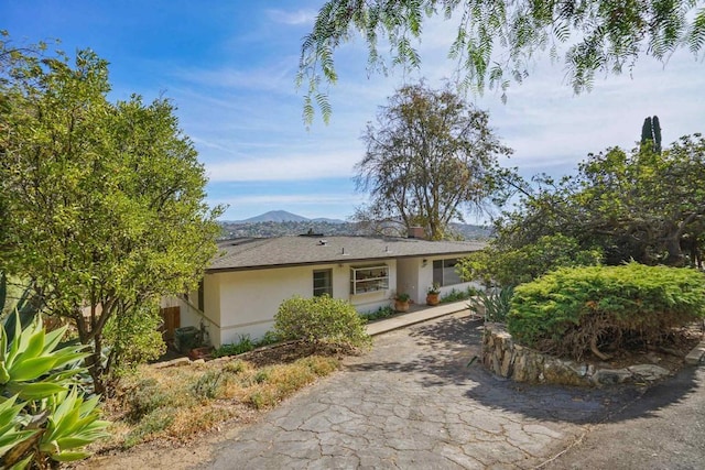 ranch-style house featuring a mountain view