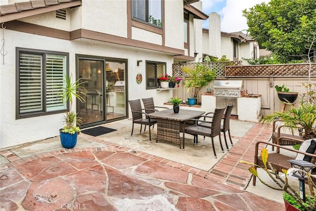 view of patio with an outdoor kitchen and grilling area