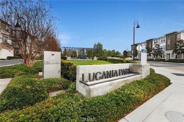 view of community / neighborhood sign