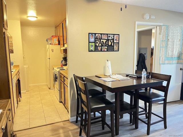 dining room featuring light tile patterned floors