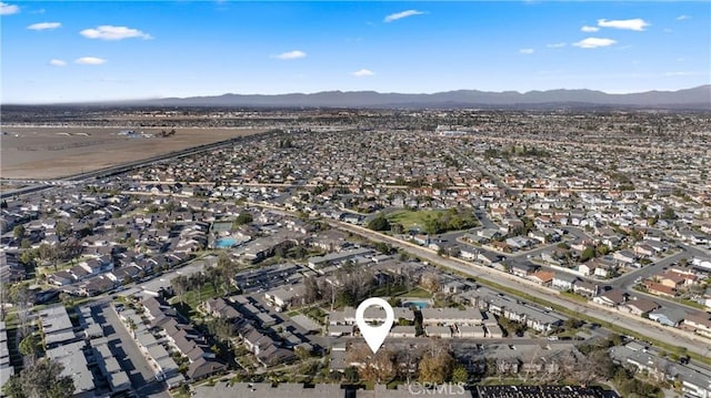 birds eye view of property featuring a mountain view