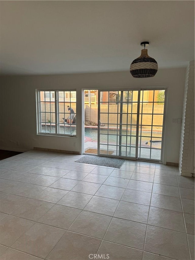 empty room featuring light tile patterned floors