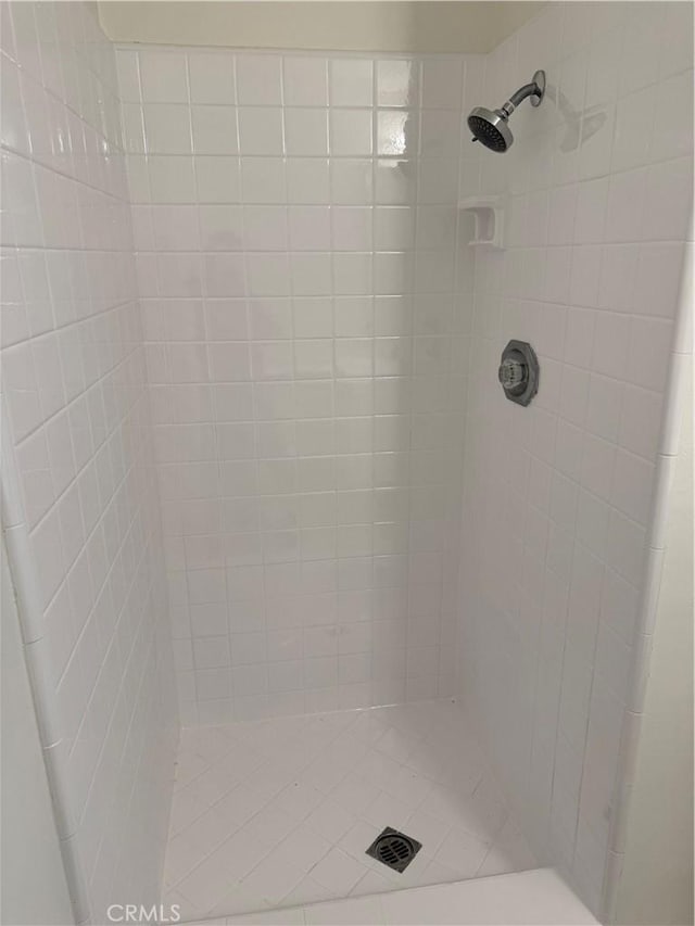 bathroom with a tile shower