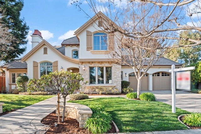 view of front of property with a front lawn