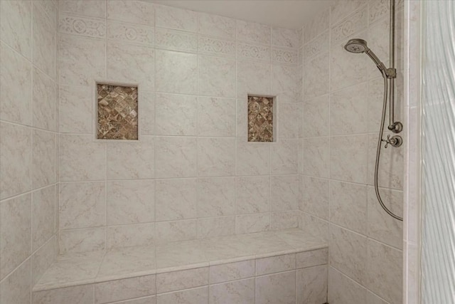 bathroom featuring a tile shower