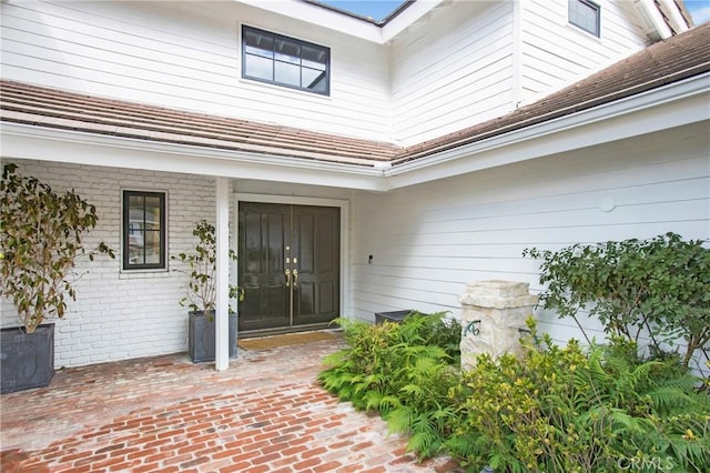 doorway to property featuring a patio