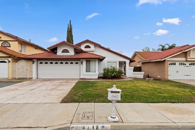 view of front facade featuring a front yard