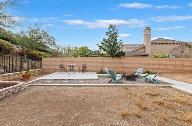 view of patio with an outdoor fire pit