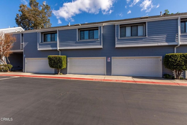 townhome / multi-family property featuring a garage