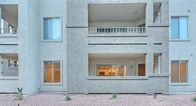 exterior space featuring a balcony