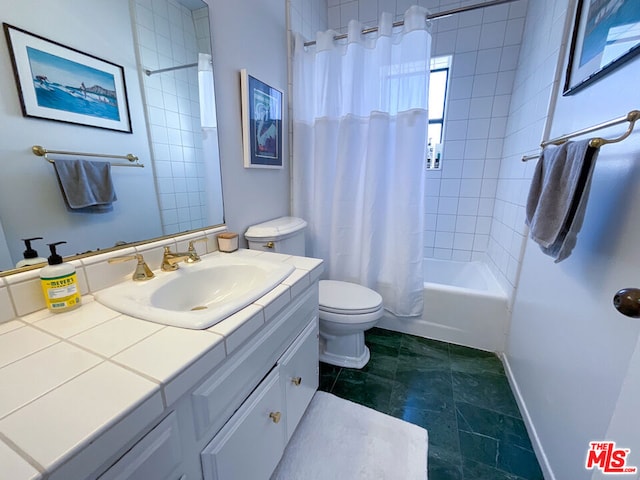 full bathroom featuring shower / tub combo with curtain, vanity, and toilet