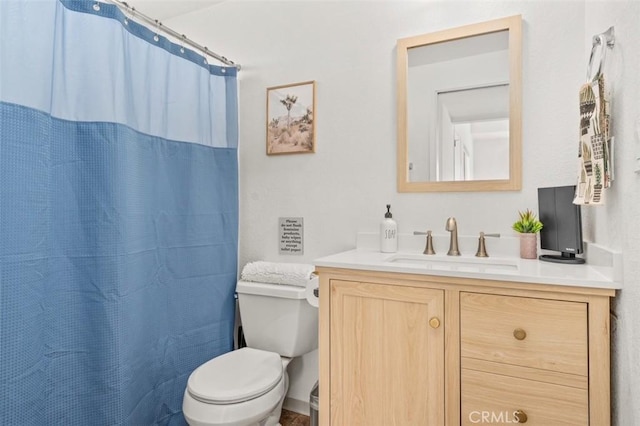 bathroom featuring a shower with shower curtain, toilet, and vanity