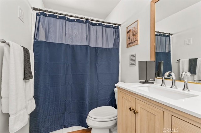 full bath with vanity, toilet, and a shower with curtain