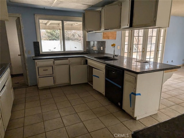 kitchen with sink, light tile patterned floors, kitchen peninsula, dishwasher, and backsplash