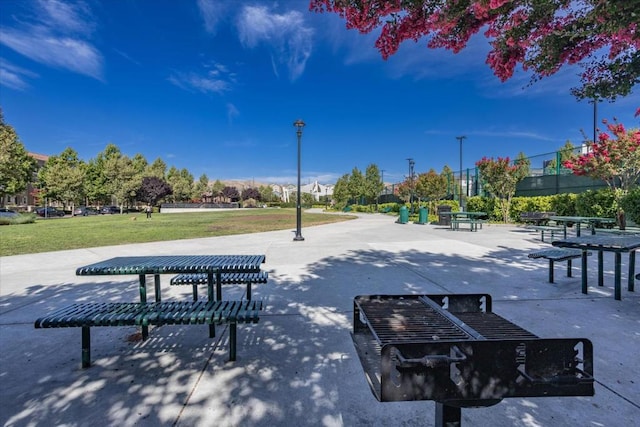 view of property's community featuring a lawn