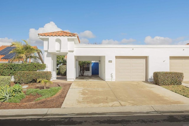 view of front facade with a garage