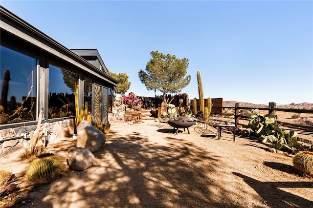 view of yard with a fire pit