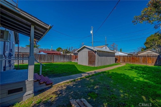 view of yard featuring a shed