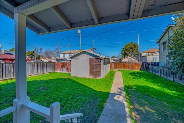 view of yard featuring a storage unit