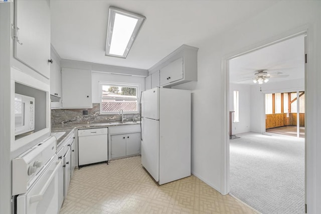 kitchen with tasteful backsplash, ceiling fan, sink, and white appliances