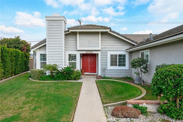 view of front facade with a front lawn