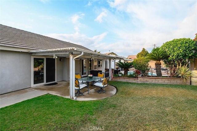 view of yard with a patio area