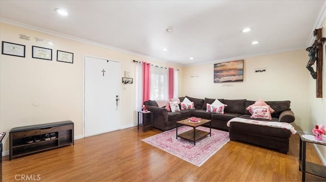 living room with baseboards, ornamental molding, wood finished floors, and recessed lighting