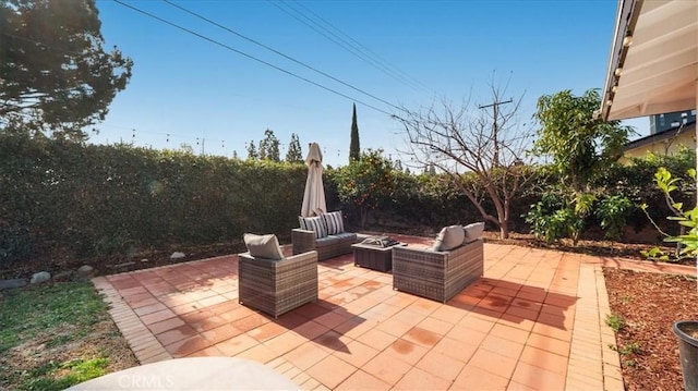 view of patio featuring an outdoor living space with a fire pit