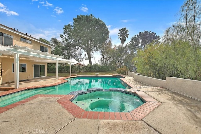 view of pool featuring an in ground hot tub, a patio area, and a pergola