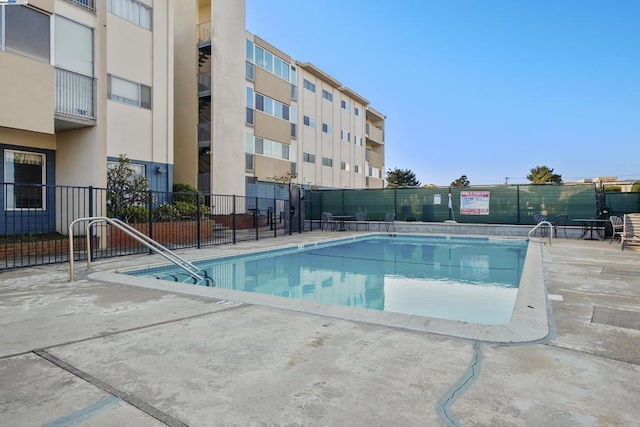 view of swimming pool