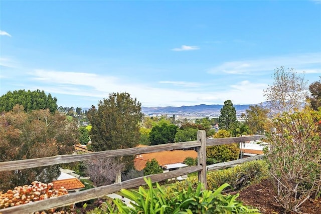 view of yard with a mountain view