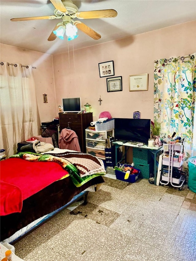 bedroom featuring ceiling fan