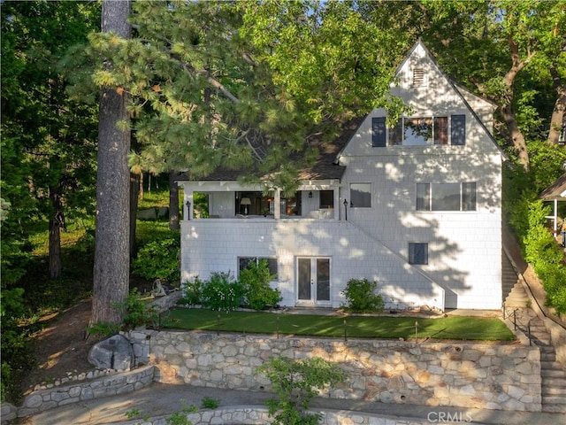 view of front of house featuring a front yard