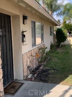 view of side of property featuring a yard