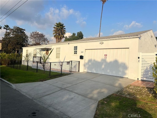 view of front facade with a front yard