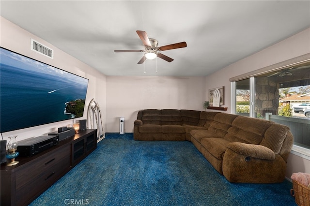 carpeted living room featuring ceiling fan