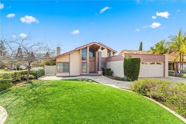 view of front of house featuring a garage and a front yard