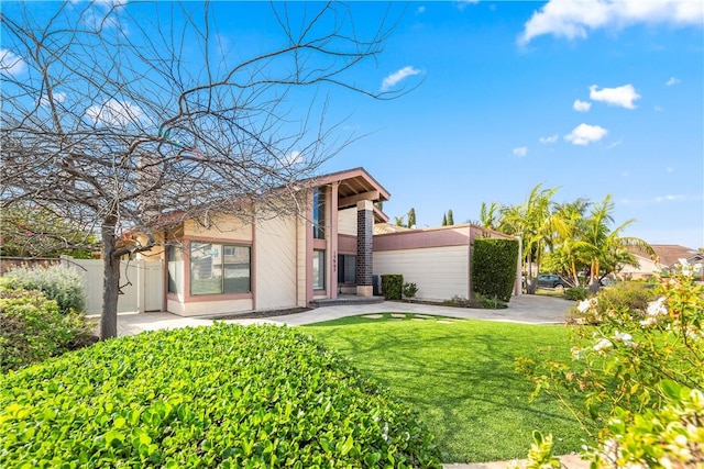 view of front of home with a front lawn