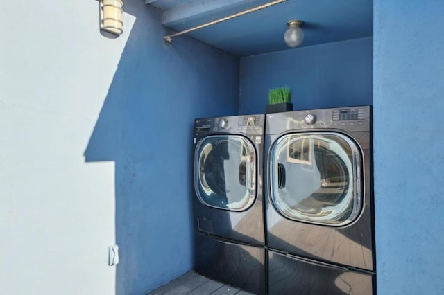 laundry room featuring independent washer and dryer