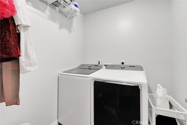 laundry room with washing machine and dryer