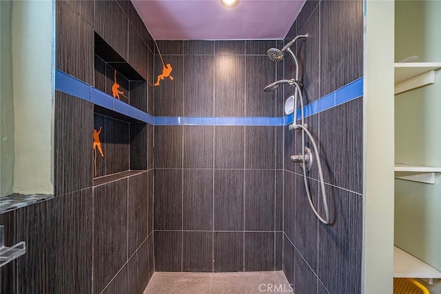 bathroom featuring tiled shower