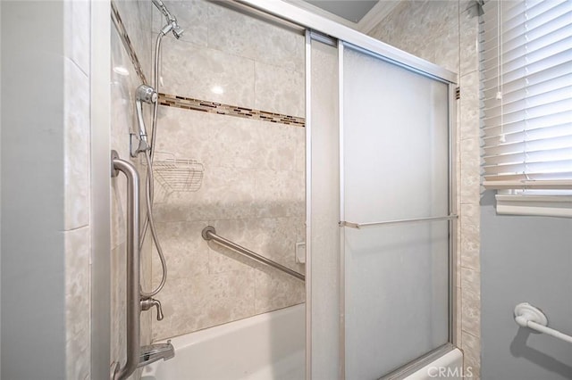 bathroom with enclosed tub / shower combo