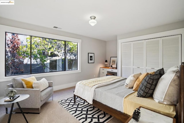 bedroom featuring carpet flooring and a closet