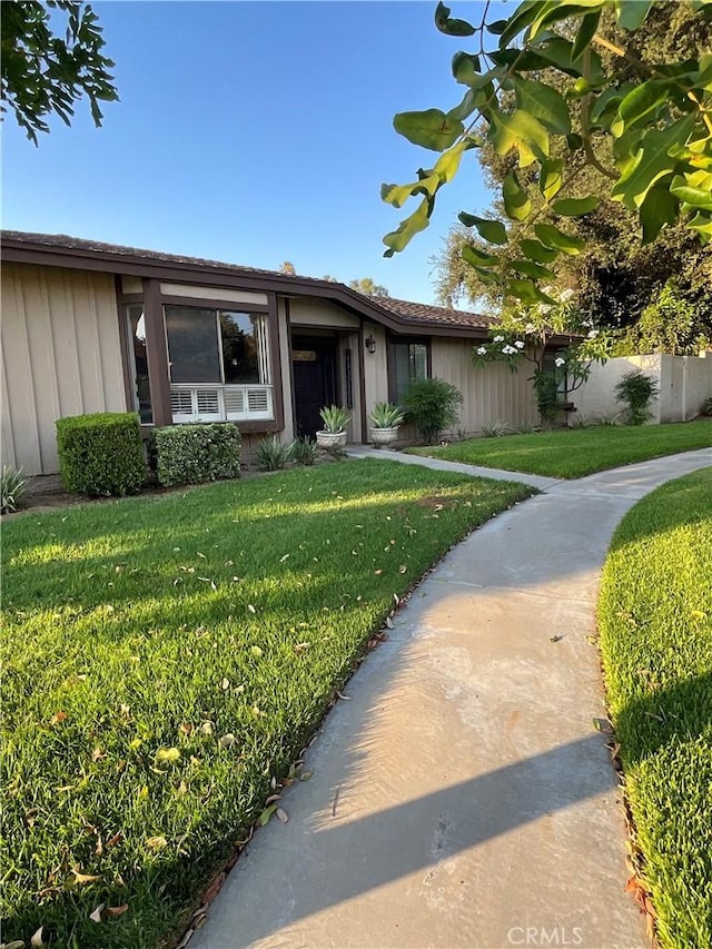 ranch-style home with a front lawn