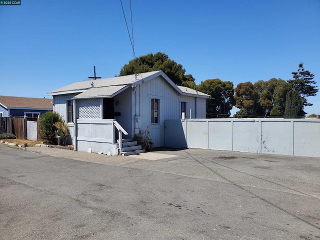 view of front of property